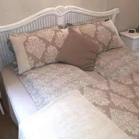 Apartment Charm - Center *